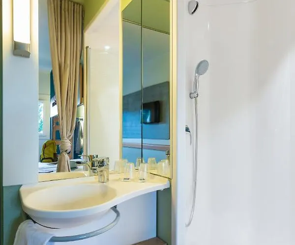 Ibis Budget Sur 2*